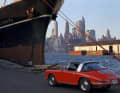 Im New Yorker Hafen: Ein früher Porsche 912 Targa vor der Maria Costa, einem italienischen Frachter, der von 1958 bis 1980 die Weltmeere bereiste.