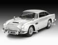 Trotz der originalgetreu umgesetzten 007-Extras zeigt der komplett zusammengebaute Aston Martin in 1:24 gut getroffene Proportionen ] Foto: Werk