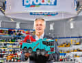 Paul Heinz Bruder mit der spektakulären 1:16-News für 2025, dem Scania-Abschleppwagen mit vier Achsen