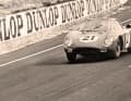 Masten Gregory und Jochen Rindt gewannen mit dem Ferrari 250 LM 1965 sensationell die 24 Stunden von Le Mans