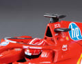 Das Ferrari-Modell ist auf dem Stand des Imola-GP aus der letzten Saison und kommt in einer Hardbox zu den Kunden