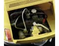 Der Zweizylinder-Motor des Kits ist teilweise verkabelt und zeigt alle wichtigen Nebenaggregate des Originals