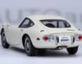 Der Toyota 2000 GT flirtet eindeutig mit dem Proportionen des legendären Jaguar E-Type. Auch in 1:18! ] Foto: Werk