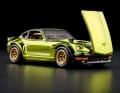 So viel Detail muss sein: Beim neuen Datsin 240 Z in 1:64 von Hot Wheels lässt sich die Motorhaube öffnen ] Foto: Werk