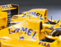 Alle Versionen der Lotus 101 und 102 glänzen mit ihren Besonderheiten. So zieht Tecnomodel Slicks wie Regenreifen auf.