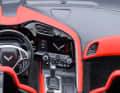 Auch das ZR-1-Cockpit arbeitet das 1:18-Modell gekonnt heraus