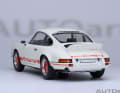 Aus dieser Perspektive ist der Bürzel-Spoiler des klassischen RS beim Autoart-Modell besonders gut zu erkennen ] Foto: Werk