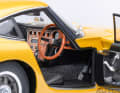 Dem knapp geschnittenen Zweitürer spendiert Autoart in 1:18 ein brillantes Interieur ] Foto: Werk