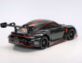 Hier zeigt das RC-Modell des 911 GT3 R von Tamiya in schwarzes Lackierung seine gekonnt gestalteten Proportionen in der Heckansicht ] Foto: Werk