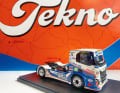 Tekno bringt seinen Racetruck auf Iveco- Basis als Resinemodell in 1:50 gleich in zwei verschiedenen Varianten auf den Markt