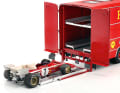 ...und funktionstüchtiger Aufzug zeigen, dass der Rolfo-Renntransporter von CMR 1:18- Finessen besitzt
