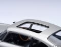 Ohne den Schleudersitz geht es einfach nicht. Dieses Bond-Extra ist beim Autoart-Modell in 1:18 gesetzt. ] Foto: Werk