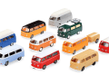 Auch luxuriöse Zweifarbigkeit kann den Volkswagen T2 von Wiking auf ganz unterschiedliche Art herausputzen