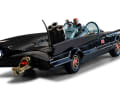 Die Anhängekupplung im Heck könnte andeuten, das bald auch ein Trailer mit dem Batboat für das Batmobile von Corgi kommt ] Foto: Werk