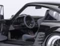 Auch im Interieur des Porsche Turbo 930 brilliert das Modell von Autoart mit fein umgesetzten Extras ] Foto: Werk