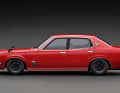 Front- und Heckspoiler sowie schwarze Minilite-Felgen betonen den sportlichen Bluebird-Auftritt
