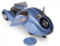 Das von Carson Modellsport importierte Ixo-Modell zeichnet den Bugatti 57 SC Atlantic mit der Chassisnummer 57453 in 1:8 nach