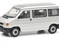 Der Volkswagen T4 aus dem Set tritt als einziger Kandidat in Uni an. Er ist silbern lackiert.