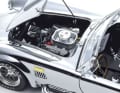 Diese Cobra glänzt nicht nur mit Chrom, sondern auch mit Finessen. Der verkleinerte V8 mit sieben Litern Hubraum ist ein Traum. ] Foto: Werk