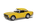 Dieser Triumph TR6 glänzt mit Hardtop und der neuen Farbe Mimosengelb in 1:43 bei Corgi