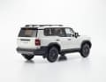 Als zweite Farbvariante produzieren die Japaner den knorrigen Geländegänger Land Cruiser 250 auch in Weiß ] Foto: Kyosho