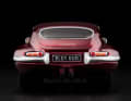 Das Heck des E-Type-Coupés ist immer noch eine Design-Offenbarung. Das gilt auch für das 1:64-Modell aus Die Cast ] Foto: Werk