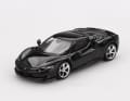 In dezentem Nero Daytona rollt der Ferrari 296 GTB von BBR in 1:64 vor. Allerdings geht das Coupé erst im September an den Start. ] Foto: Werk