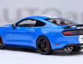 Die neue Autoart-Version des Shelby Mustang GT 500 fährt selbstverständlich als Fastback mit präzise getroffenen Proportionen aus der Box ] Foto: Werk