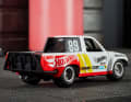 Stadium Trucks sind so etwas wie automobile Hüpfburgen. Mattel bringt jetzt solch einen Toyota Hilux in bunter Dekoration in 1:64. ] Foto: Werk
