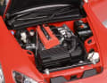 Beim Motor des S 2000 ist vieles anders. Honda entschied sich für einen hochdrehenden Vierzylinder, den Motorhelix exzellent nachzeichnet. ] Foto: Werk