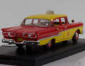 Beim farbenfrohen New-York-Taxi sind die Fahrpreise auf den Vordertüren vermerkt und der Chromzierrat kann in 1:43 überzeugen ] Foto: Werk
