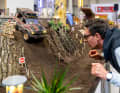 Zuschauen und es selber einmal ausprobieren. Diese Kombination macht die zahlreichen Attraktionen auf der Intermodellbau in Dortmund so lebendig ] Foto: Wolfgang Helm/Messe Dortmund