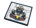 Der Franzis Verlag liefert mit seinem Red-Bull-Adventskalender nicht nur ein F1-Modell in 1:43, sondern auch ein Booklet