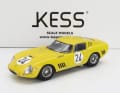 Logischerweise bringt Kess dann auch eine Rennversion: Die Startnummer 24 in Gelb, mit der Willy Mairesse und Gustave Gosselin im Jahr 1965 Dritte bei den legendären 24 Stunden von Le Mans wurden. ] Foto: Werk