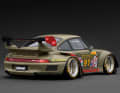 Die Heckansicht unterstreicht die extreme Verbreiterung des RWB-Kits. Man beachte die Lüftungsschlitze in der Heckschürze des 1:18ers.  Foto: Ignition Model