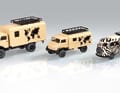 Rundhauber, Unimog und VW T1 im Safari-Look;