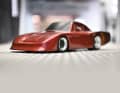 Das aus dem Vollen gefertigte 1:5-Modell des Porsche 935 schimmert in der Farbe „Candy Apple“, die der Wagen von Mansour Ojjeh erhielt