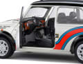 Drinnen darf es beim "Martini"-Mini auch etwas Luxus wie ein Armaturenbrett aus Holz sein