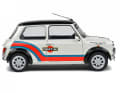 Die Seitenlinie zeigt, wie perfekt Weiß und "Martini" dem Mini stehen