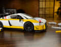 Solche Wechselräder zeigt auch der Audi R8 LMS, den Hot Wheels in 1:16 liefert. Sogar hier gibt es als Extra das passende 1:64-Modell gratis dazu. ] Foto: Hot Wheels