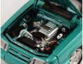 Unter der vorderen Haube gibt es einen fein gemachten V8 mit fünf Litern Hubraum