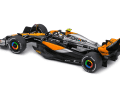 Dekoration, Aerodynamikteile und Karbonlook sind bei dem F1-Flitzer von 2023 prima. Der Fahrerhelm ist vielfach bedruckt. ] Foto: Werk