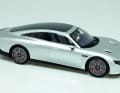 In der Seitenansicht ist die ausgefeilte Aerodynamik des Vision EQXX auch beim 1:18-Modell gut zu erkennen