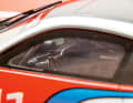 Das Resine-Modell des Porsche 911 GT3 R rennsport baut Spark in virtuoser Machart bis ins sportlich-karge Interieur hinein