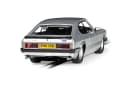 Die beiden Ford Capri S aus der TV-Serie "The Professionals" treten als Rechtslenker in Silber- und Goldmetallic ihren Dienst bei Scalextric an ] Foto: Werk