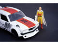 Der Besitzer des Mazda Coupés ist der Anime-Held Saitama, von dem es eine Figur im Set gibt