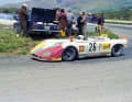 Okay, das ist ein Rennwagen, ein Porsche 908/02. Aber die Rennstrecke, auf der er fährt, hat auch etwas mit den speziellen Porsche zu tun, um die es geht. ] Foto: Porsche Archiv