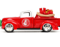 Santa Claus reist mit viel Gepäck zu den Schornsteinen. Deshalb hat sein `41 Ford Pick-up einen fetten Sack auf der Ladefläche. Foto: Werk