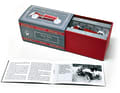 Mit zwei Fiat-Rennwagen im Retro-Look bis in die Box hinein startet O"cina 942 seine neue 1:43-Serie von Die-Cast-Modellen