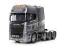 In neuer Gunmetal-Version schiebt Tamiya außerdem in 1:14 den Scania 770 S 8x4/4 als RC-Kit an den Start ] Foto: Tamiya